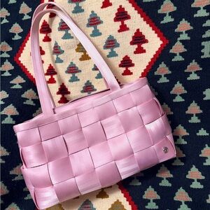 Harvey's Seatbelt 
Mercedes Benz Edition